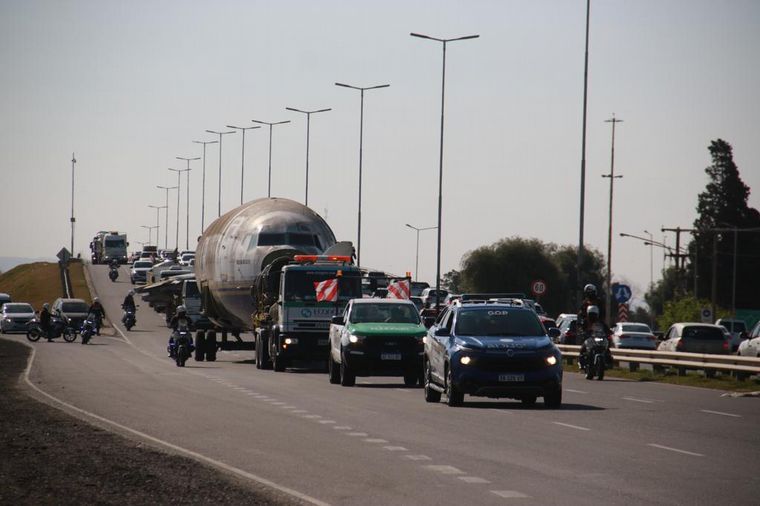 Demoras en el tránsito por el traslado del fuselaje de un alción