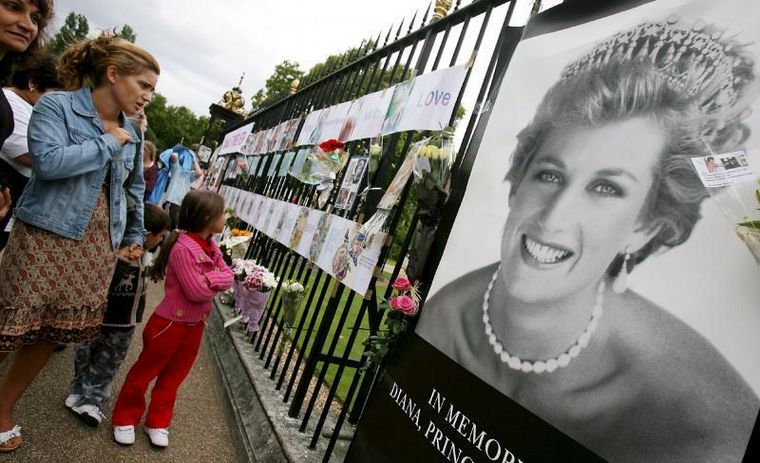 FOTO: Homenajes en Londres y París a 25 años de la muerte de Lady Di