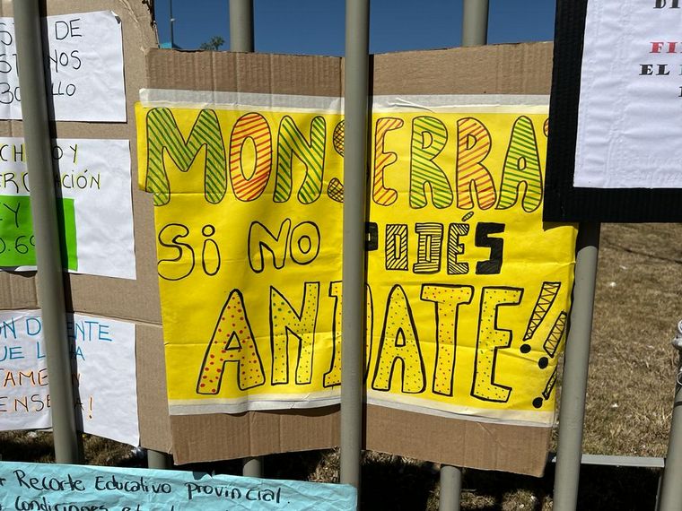 FOTO: Interna en la Uepc tras la movilización docente por el centro de Córdoba.