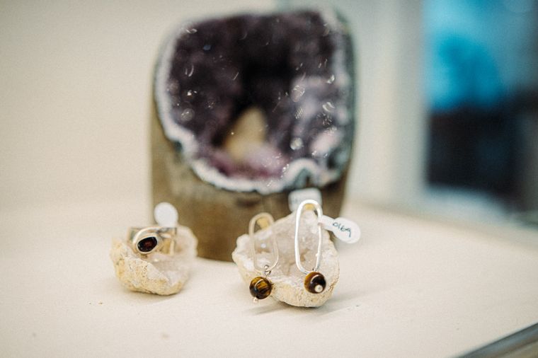 Se exhiben piezas de 10 joyeras cordobesas.