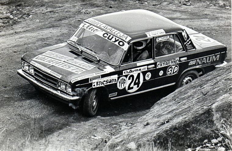 El Fiat 125 con Jorge Recalde en el "Desafío de los Valientes" de Córdoba.
