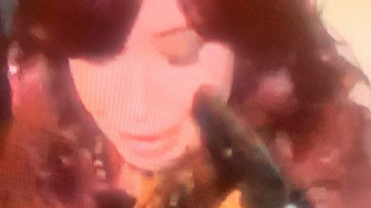 Un hombre le gatilló en la cara a la vicepresidenta y provocó un repudio masivo.