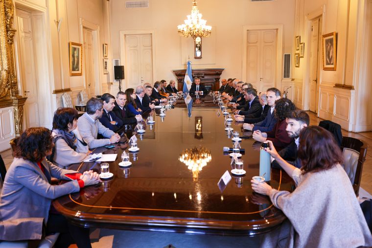 FOTO: Alberto Fernández encabeza la reunión de gabinete.