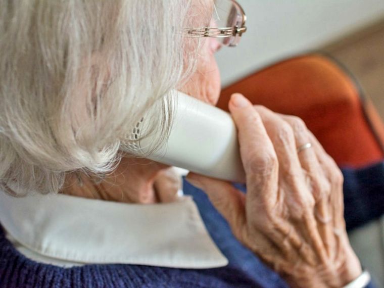 Una pareja de ancianos fue víctima de una estafa y le robaron sus ahorros