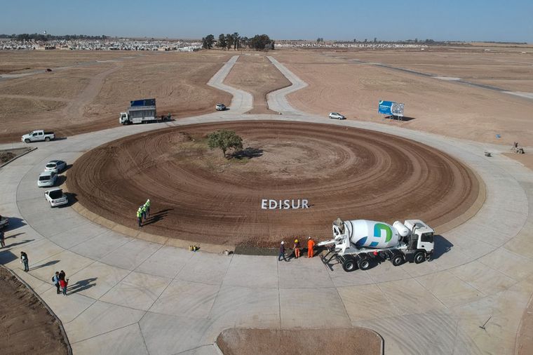 Campos, Cuestas y Pampas de Manantiales, pavimentados con hormigón (Edisur)