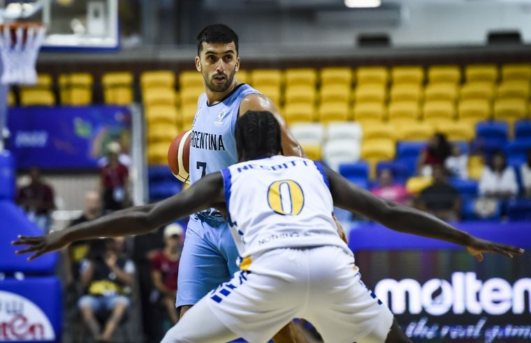 FOTO: Campazzo 13 puntos y 9 asistencias en el triunfo sobre Islas Virgenes. (Foto: FIBA)