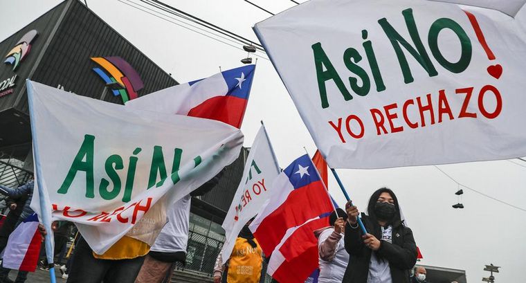 FOTO: Plebiscito en Chile: contundente rechazo a la nueva Constitución.