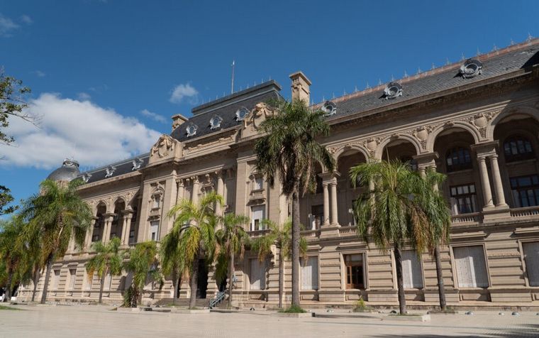 El Gobierno de Santa Fe prepara su oferta de revisión salarial para el jueves. 