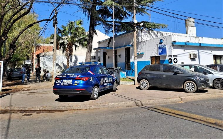 Recuperó su camioneta y se la robaron de la puerta de la comisaría.