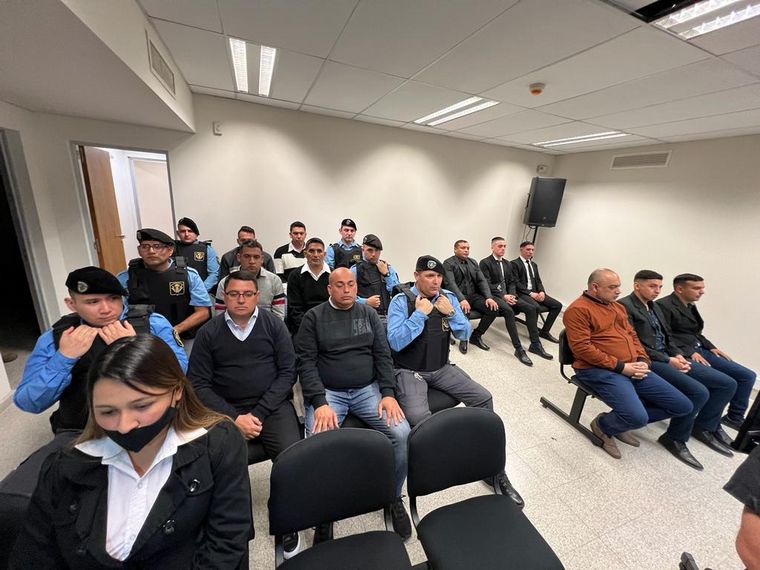 Trece policías están siendo juzgados. Wanda Esquivel pidió no estar junto al resto.