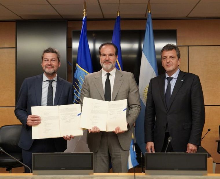 Lammens firmó con el BID un financiamiento para obras turísticas en el país