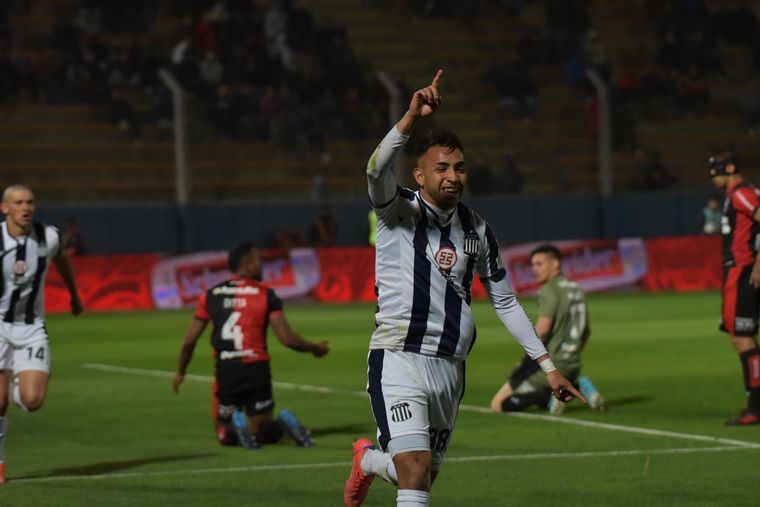 Newell's vs Talleres por los 8vos. de final de la Copa Argentina en San Luis.