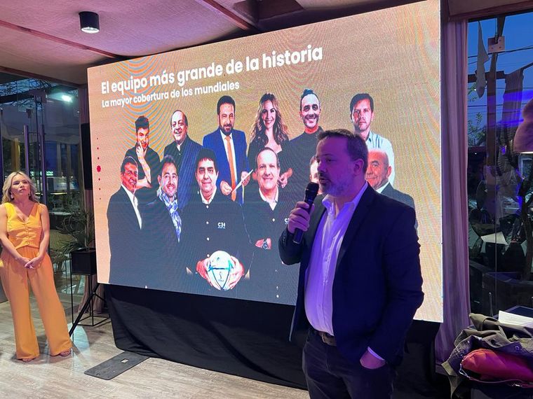 Marcos Scocco, disertando sobre la rama comercial de la cobertura.