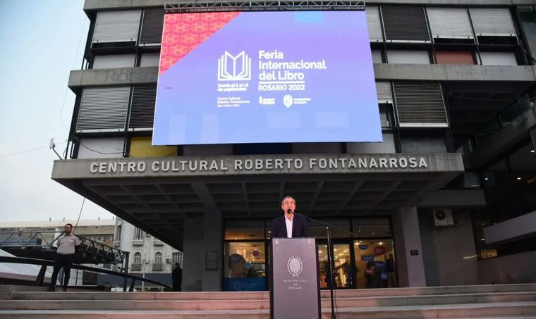 FOTO: Claudia Piñeiro fue encargada de inaugurar la Feria Internacional del Libro Rosario. 