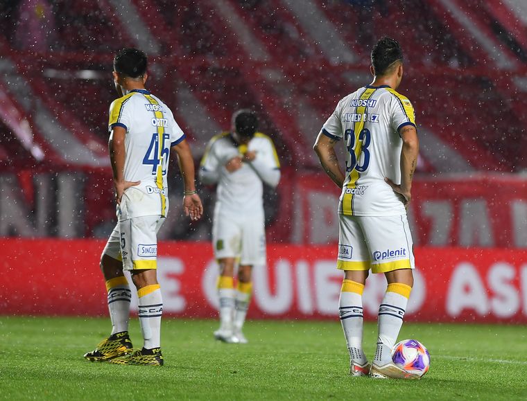 Central regaló un tiempo y cayó 2 a 1 en su visita a Argentinos Juniors.