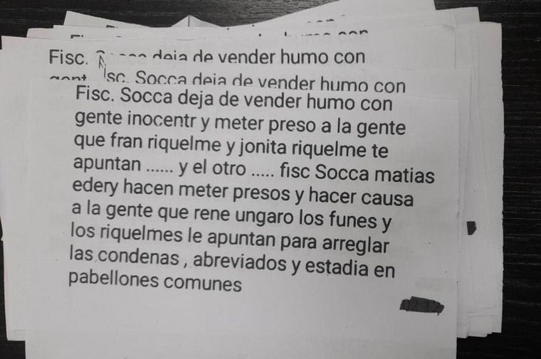 Se pudo acreditar por pericias que revelaron su huella digital en un papel.