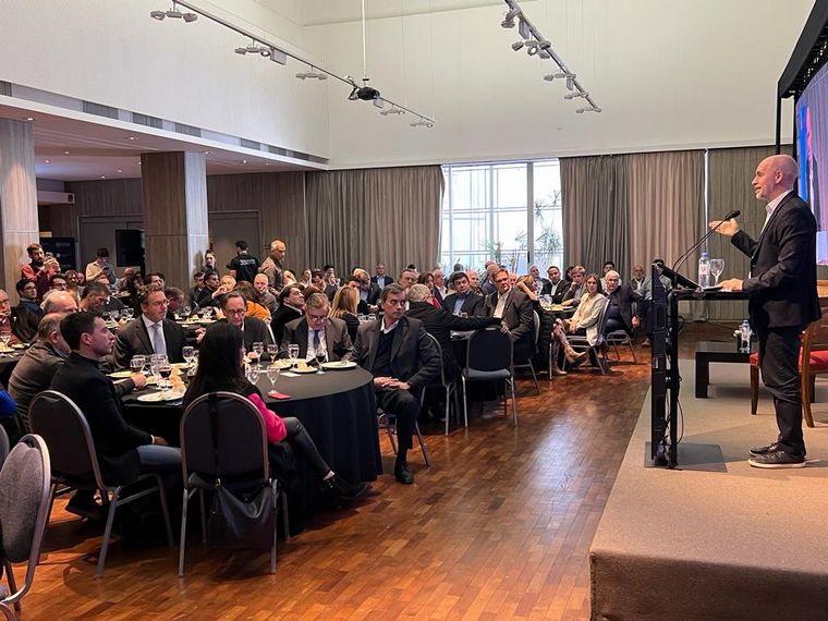 Horacio Rodríguez Larreta visitó la Bolsa de Comercio de Córdoba.