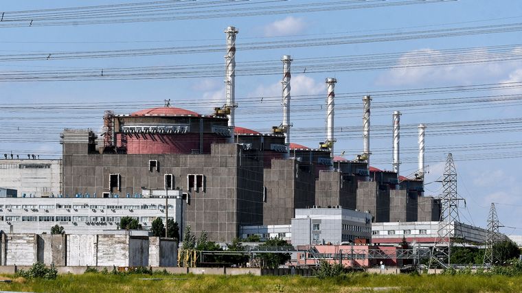 FOTO: La planta nuclear de Zaporiyia, en peligro por bombardeos.
