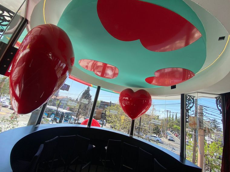 Más de 8 mil trajes y 3 mil botas hacen parte del Museobar de La Mona Jiménez