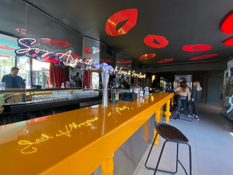 Más de 8 mil trajes y 3 mil botas hacen parte del Museobar de La Mona Jiménez