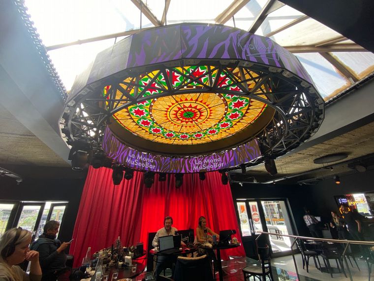 Más de 8 mil trajes y 3 mil botas hacen parte del Museobar de La Mona Jiménez