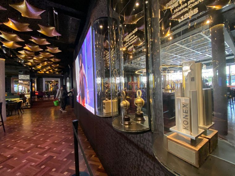 Más de 8 mil trajes y 3 mil botas hacen parte del Museobar de La Mona Jiménez