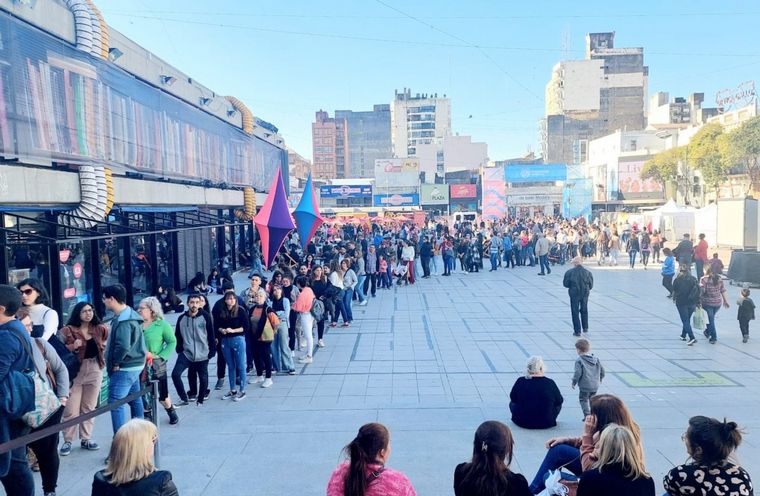 Catarsis literaria, maternidad en foco y sagrados secretos en la Feria del Libro. 
