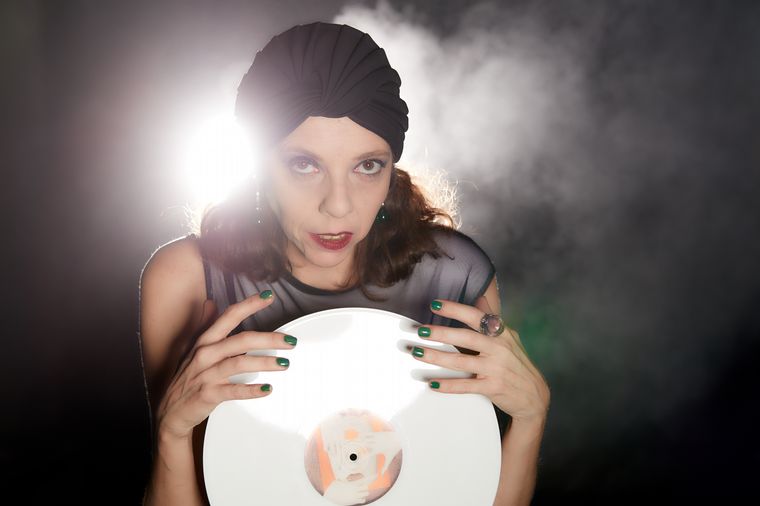 FOTO: Carla Tintoré, DJ ícono de la música electrónica en Argentina.