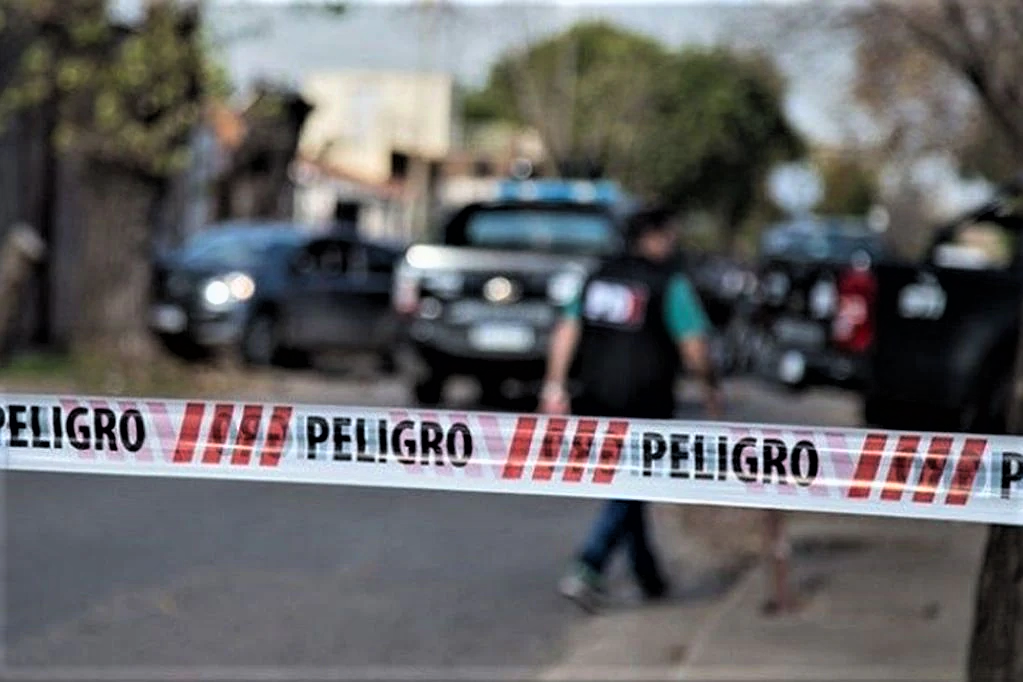 FOTO: Asesinaron a un hombre en la zona norte de Rosario: lo mataron a balazos.