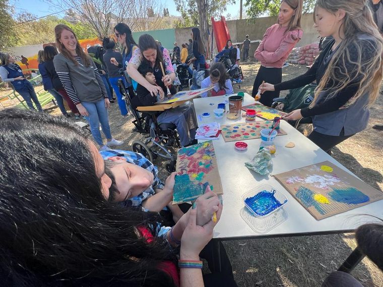 Intervención artística por el aniversario del Instituto Helen Keller