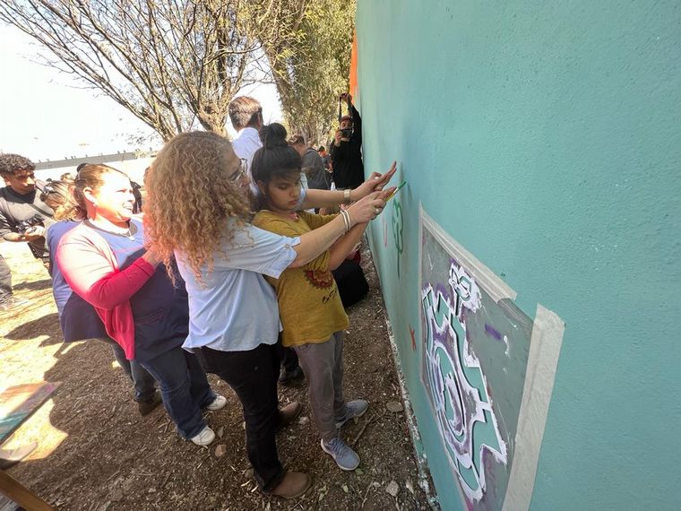Intervención artística por el aniversario del Instituto Helen Keller