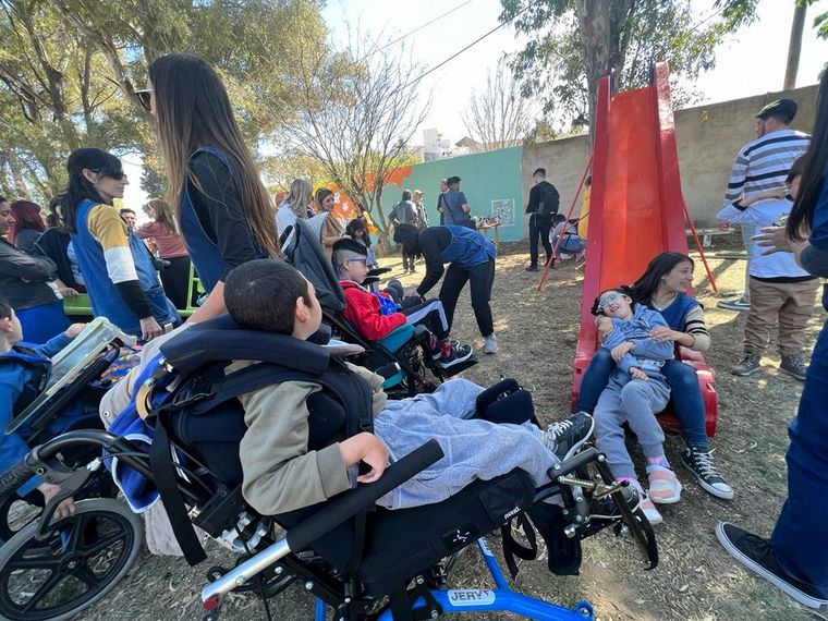 Intervención artística por el aniversario del Instituto Helen Keller