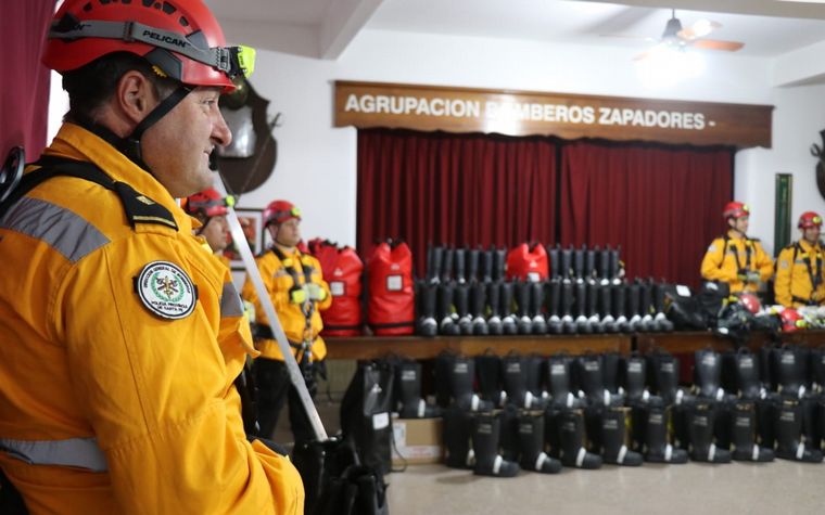 La Policía de Santa Fe recibió equipamiento para rescate en altura.