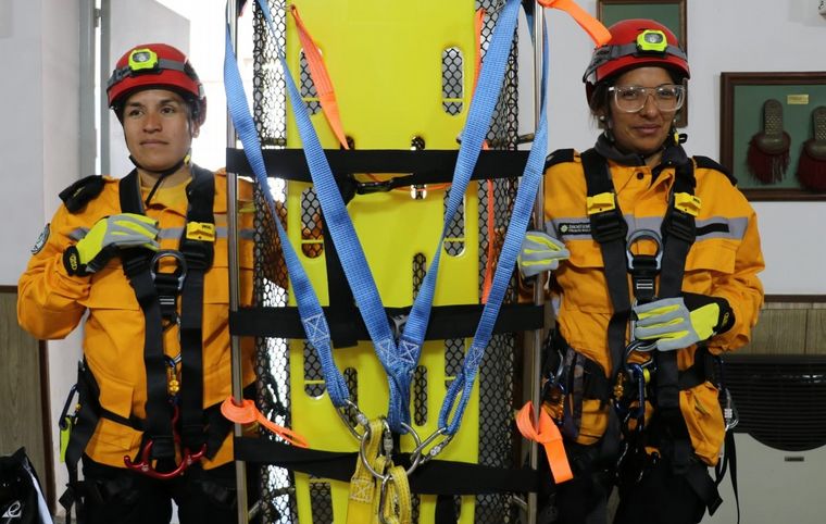 La Policía de Santa Fe recibió equipamiento para rescate en altura.