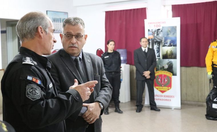 La Policía de Santa Fe recibió equipamiento para rescate en altura.