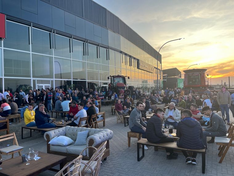 Camaradería, excelente catering y mucho público en la inauguración