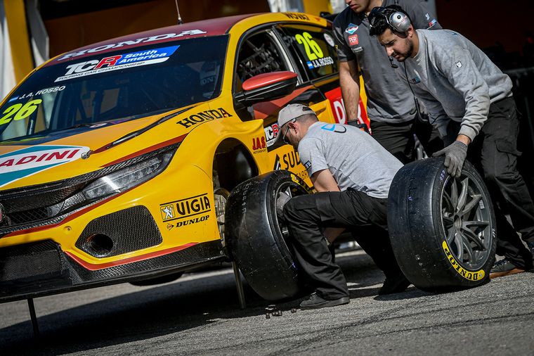 Juan Angel Rosso (Honda) fué escolta hoy en Buenos Aires.