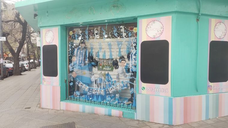 Crece la expectativa por el mundial y aumenta la venta de cotillón de Argentina.