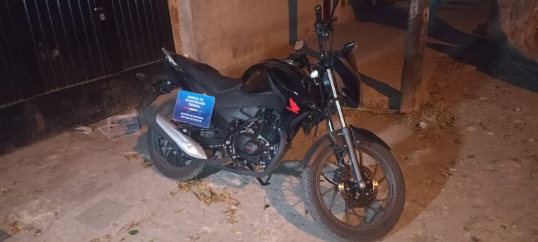 Rosario: varios detenidos, secuestro de arma, autos y dinero por distintos asesinatos