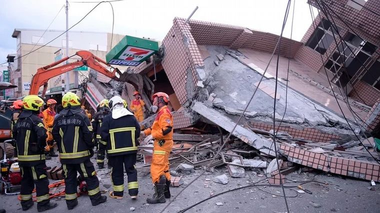 Un fuerte sismo causó destrozos en Taiwán. (Foto: AP)