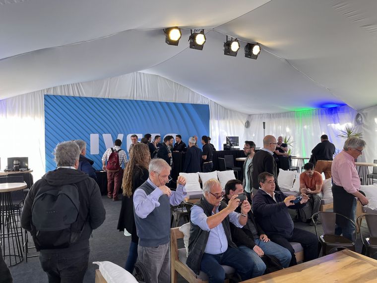 Periodistas argentinos y del extranjero, convocados por Iveco