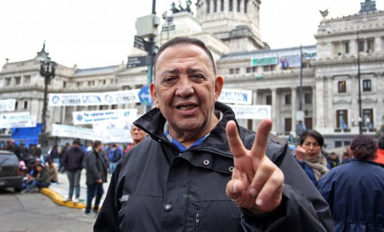 Luis D'Elia dijo haber sido golpeado por Carrizo, jefe de la banda de los "copitos".