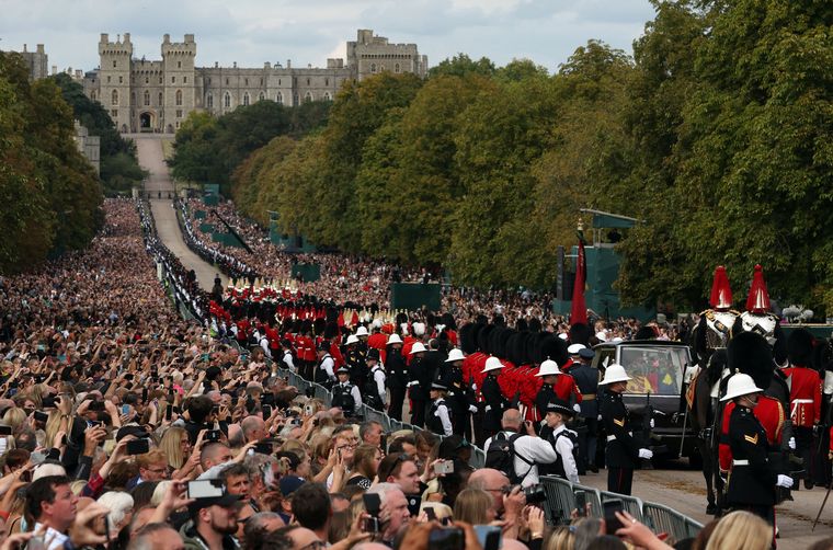 FOTO: El último adiós a la monarca Isabel II fue multitudinario. 