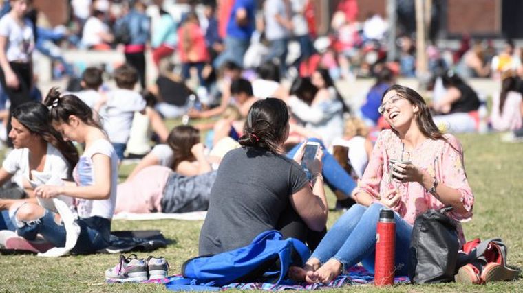 Picnics, reuniones y encuentros serán una invitación al disfrute de las juventudes.