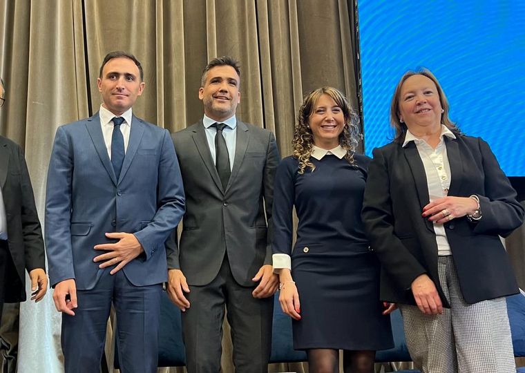 FOTO: Asumieron los nuevos ministros del Gobierno de Schiaretti en Córdoba.