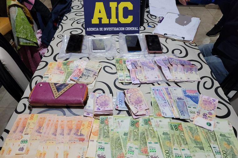 FOTO: Droga y dinero transportado por una menor por pedido de una detenida en Venado Tuerto