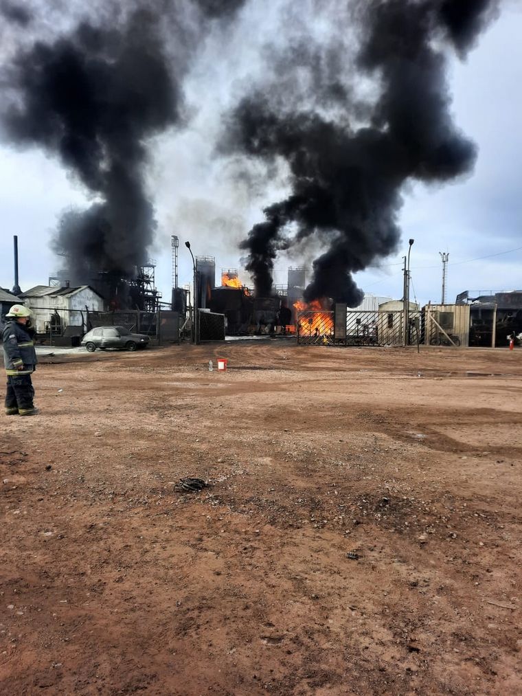 FOTO: Trágica explosión en una refinería de Plaza Huincul.