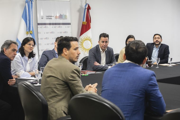FOTO: El vicegobernador Manuel Calvo recibió a la Mesa Córdoba Joven Productiva