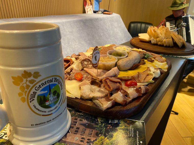 La fiesta del “Oktoberfest” anticipó su música y alegría en Siempre Juntos