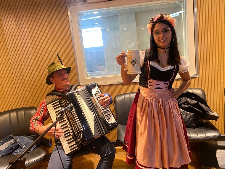 La fiesta del “Oktoberfest” anticipó su música y alegría en Siempre Juntos